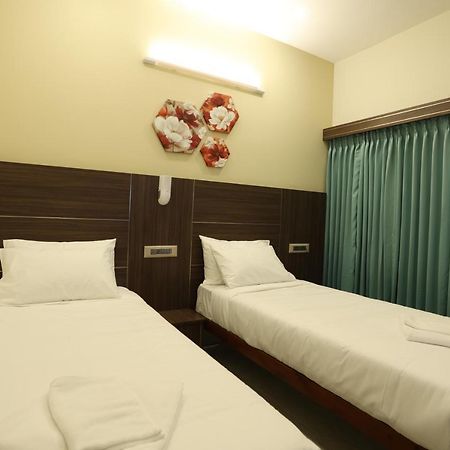 Hotel Minas Manor Tiruchirappalli Exterior foto