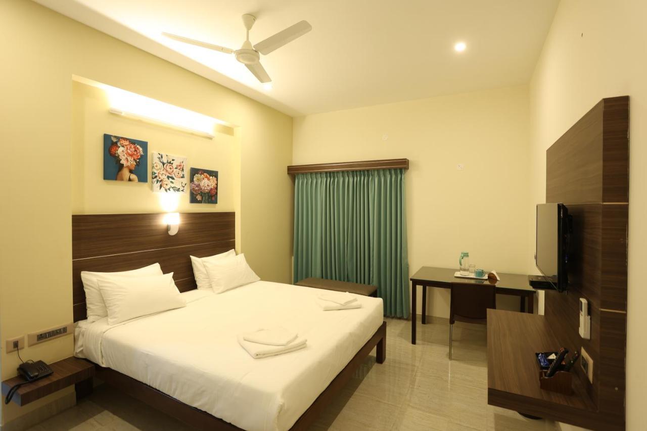 Hotel Minas Manor Tiruchirappalli Exterior foto