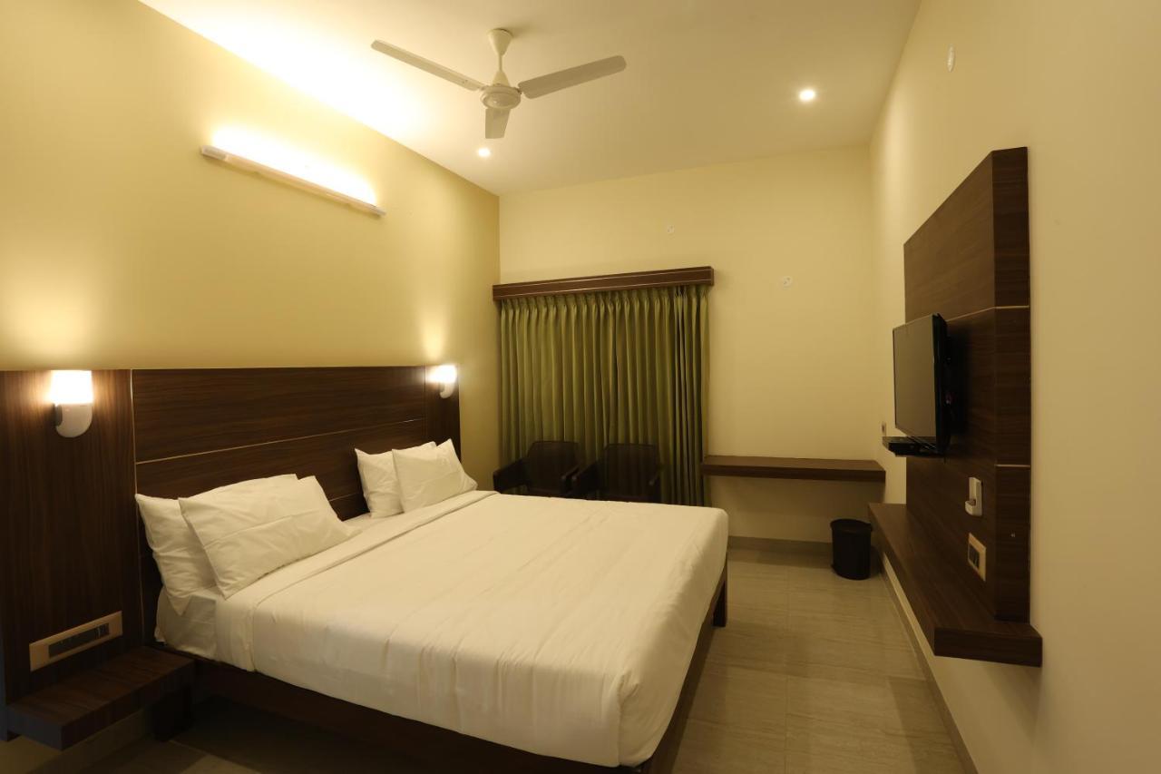 Hotel Minas Manor Tiruchirappalli Exterior foto