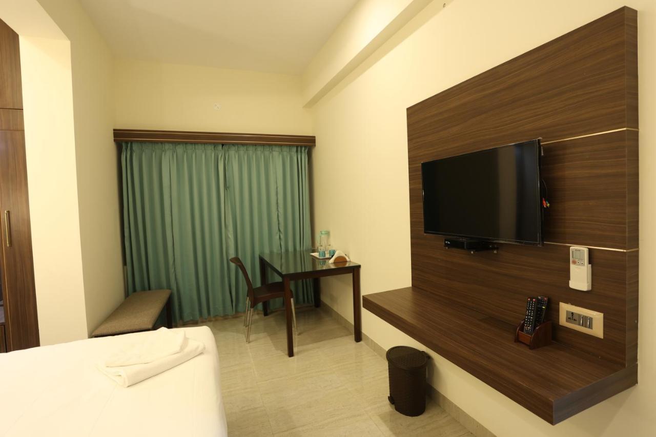 Hotel Minas Manor Tiruchirappalli Exterior foto